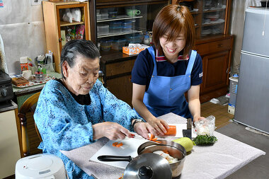 生活援助 ※写真は利用者の取材掲載許可済